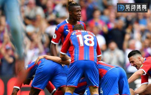  莱斯特城反击战术行云流水，狐狸城客场三球完胜水晶宫